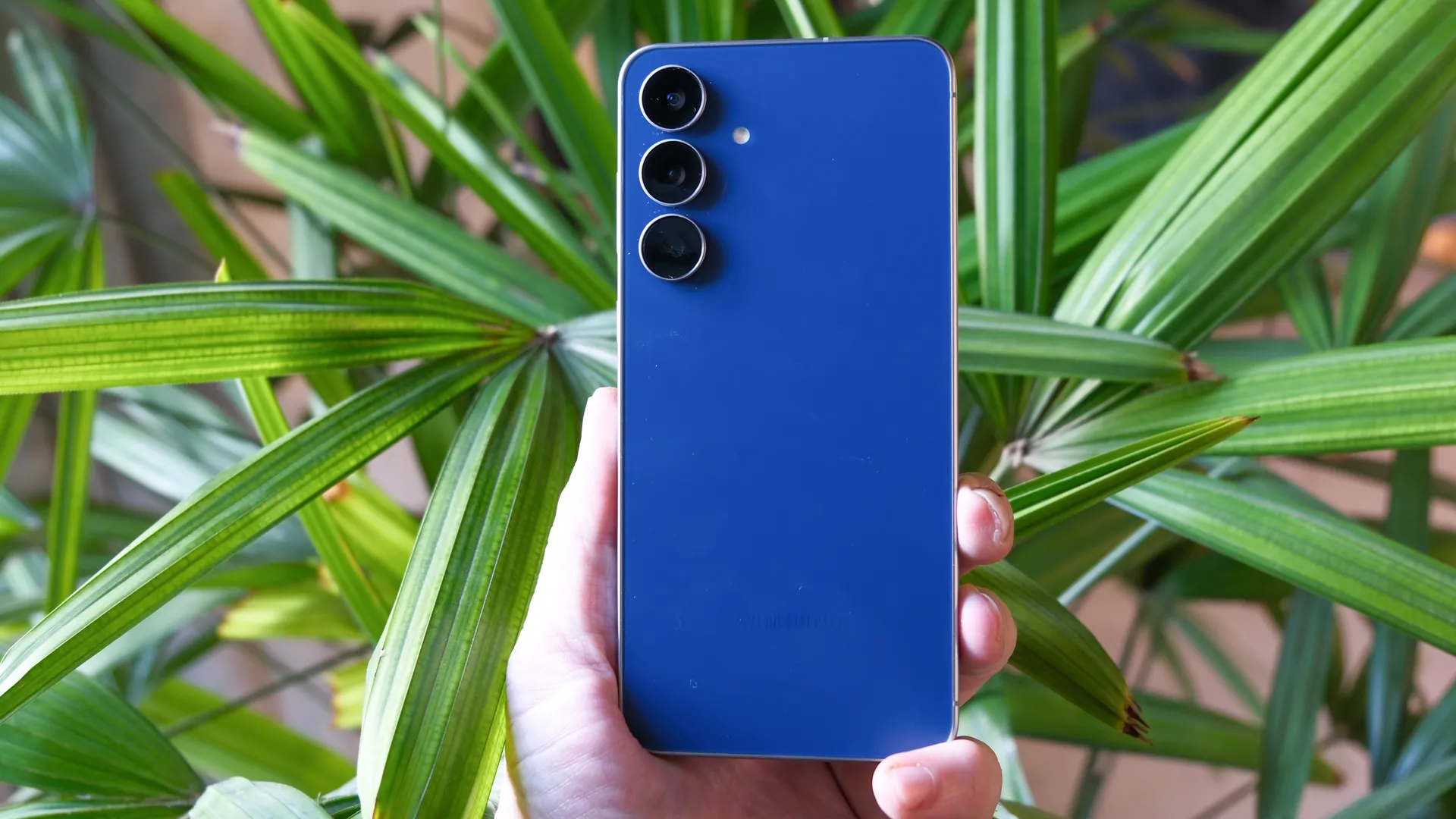 Обзор Galaxy S25 FE: достойный, но не выдающийся