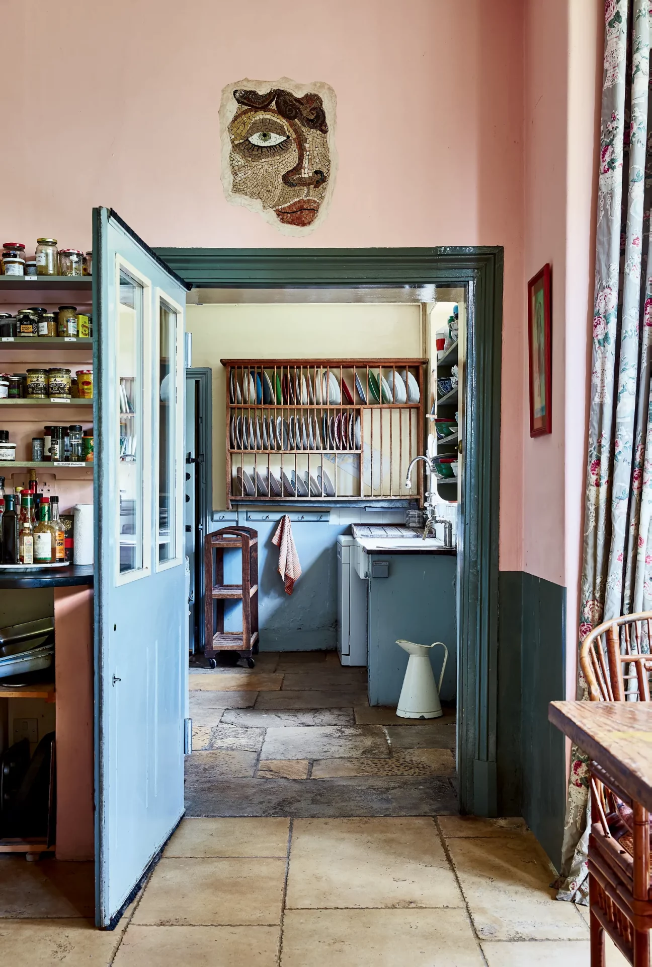 Забытый тренд из СССР снова в моде. Почему мозаичная плитка — это ошибка в вашем ремонте