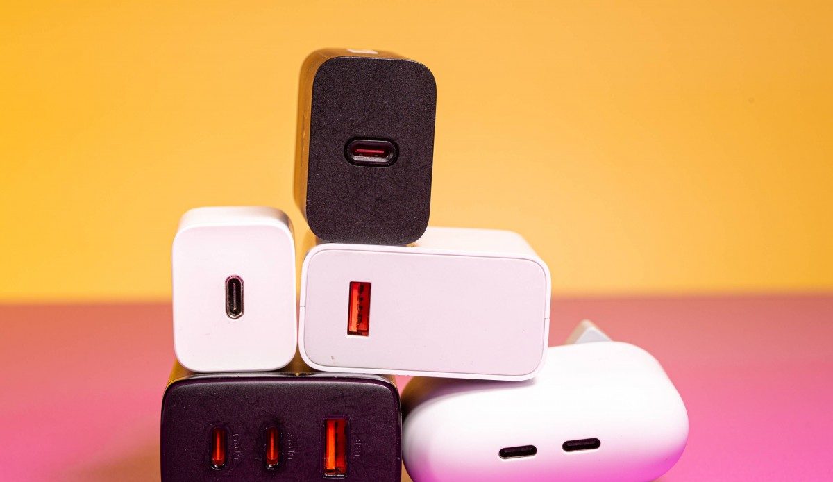 Вы точно губите батарею! Как выбор зарядки убивает ваш телефон картинка зарядное устройство