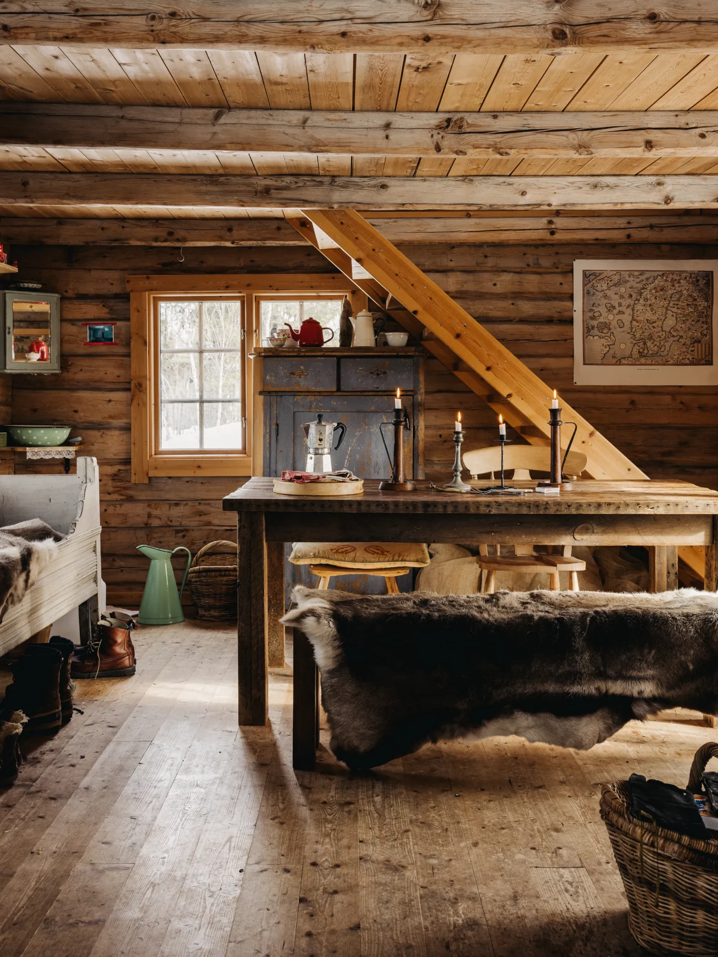 Зря отказались от цивилизации: жизнь в хижине без света и воды выглядит как ошибка картинка Автономный дом в лесу: жизнь без воды и света | DGL.RU