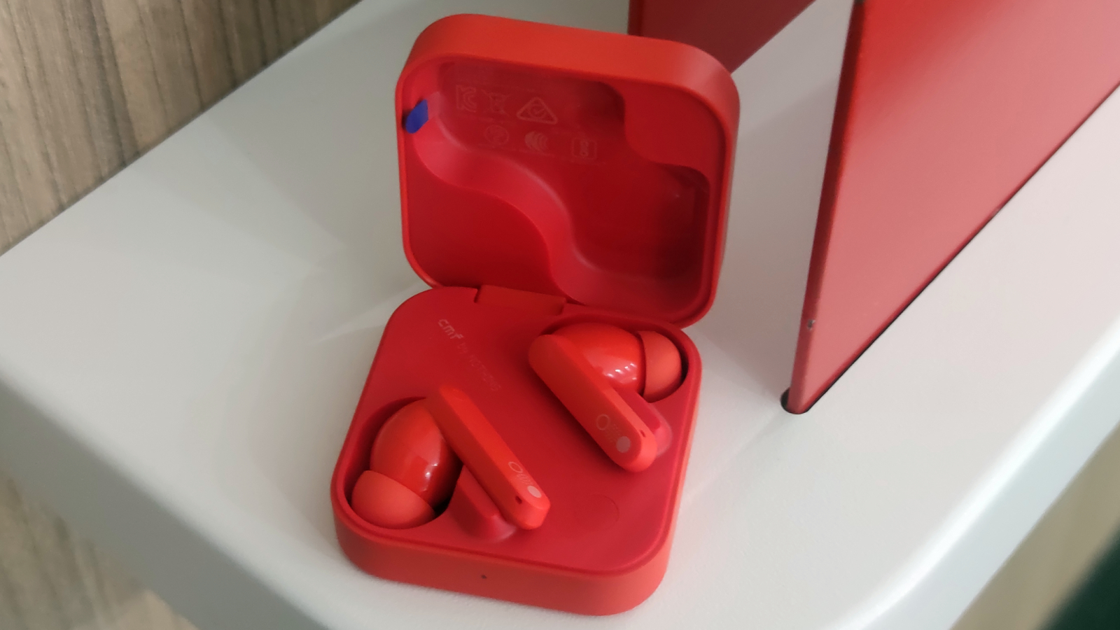 Обзор CMF Buds Pro 2 — яркий дизайн и управление на кейсе картинка CMF Buds Pro 2