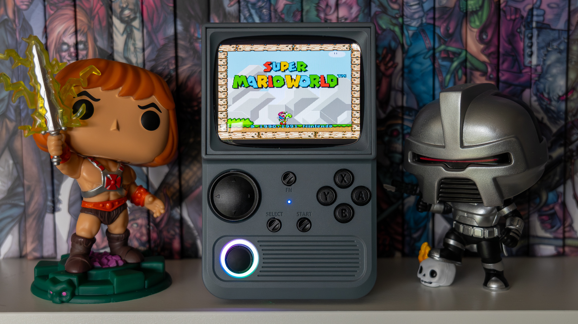 Ретро-консоли с безумным дизайном: топ необычных гаджетов картинка R36T Retro TV Handheld