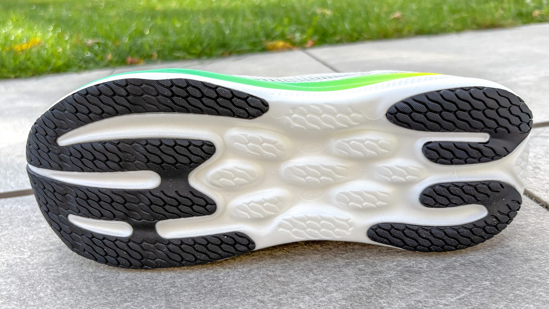 Обзор New Balance 1080v15 — лучшие для бега картинка New Balance 1080v15