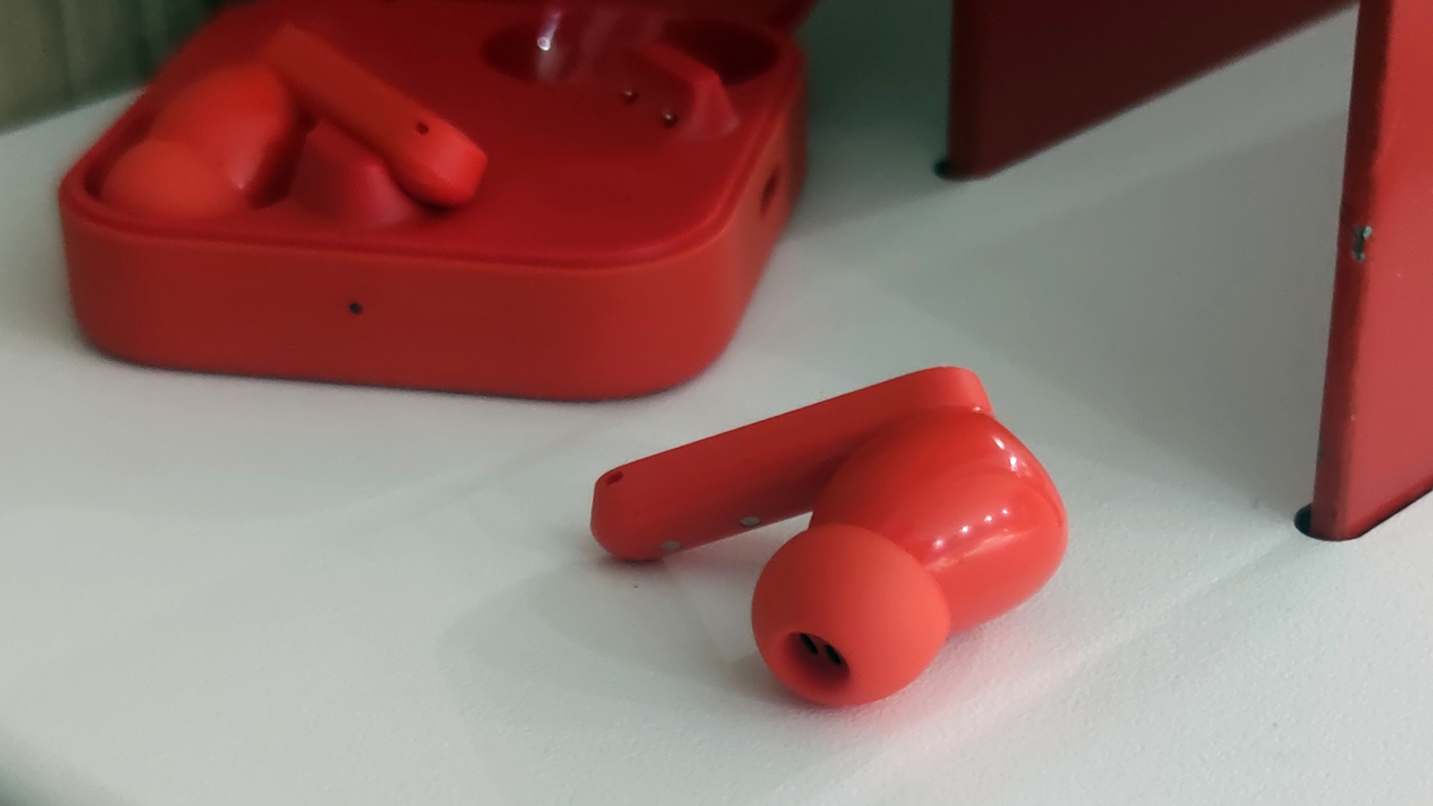 Обзор CMF Buds Pro 2 — яркий дизайн и управление на кейсе картинка CMF Buds Pro 2