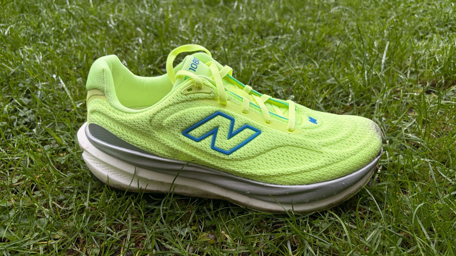 Обзор New Balance 1080v15 — лучшие для бега картинка New Balance 1080v15