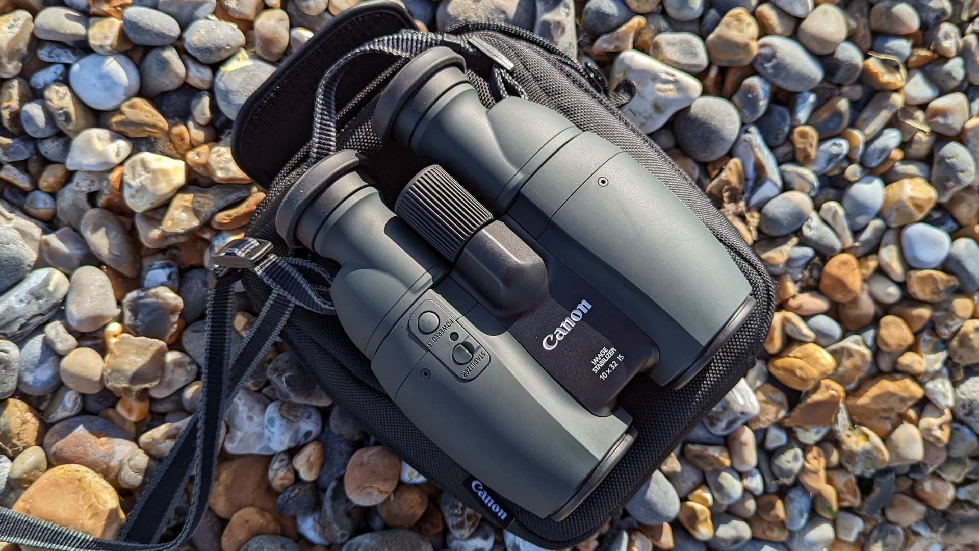 Canon 10x32 IS binoculars