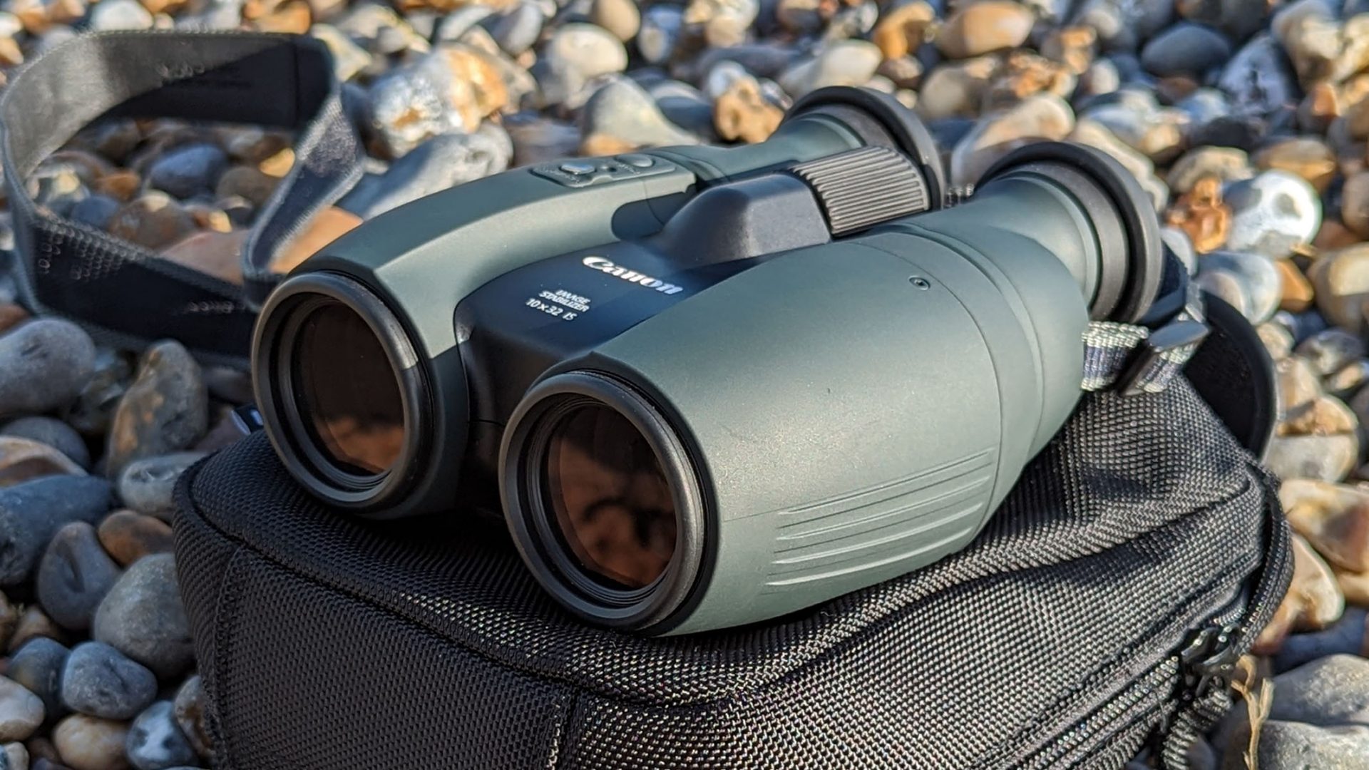 Canon 10x32 IS binoculars
