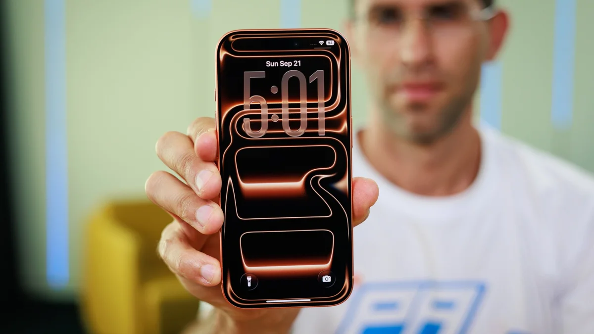 «Скучный» iPhone 20 Pro — это провал или гениальная стратегия Apple?