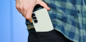 Samsung снова копирует саму себя. Galaxy A57 поступил в продажу, но вы его уже видели