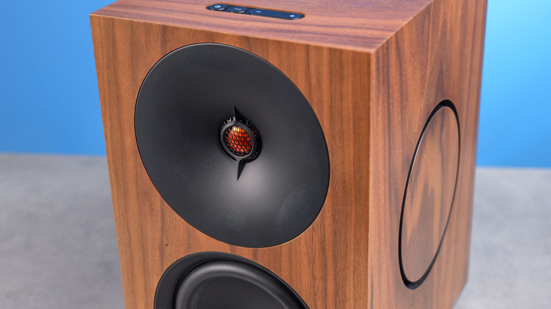 Обзор Cambridge Audio L/RX: сможет ли она обойти хиты от KEF? картинка Акустика Cambridge Audio L/RX: первый звук | DGL.RU