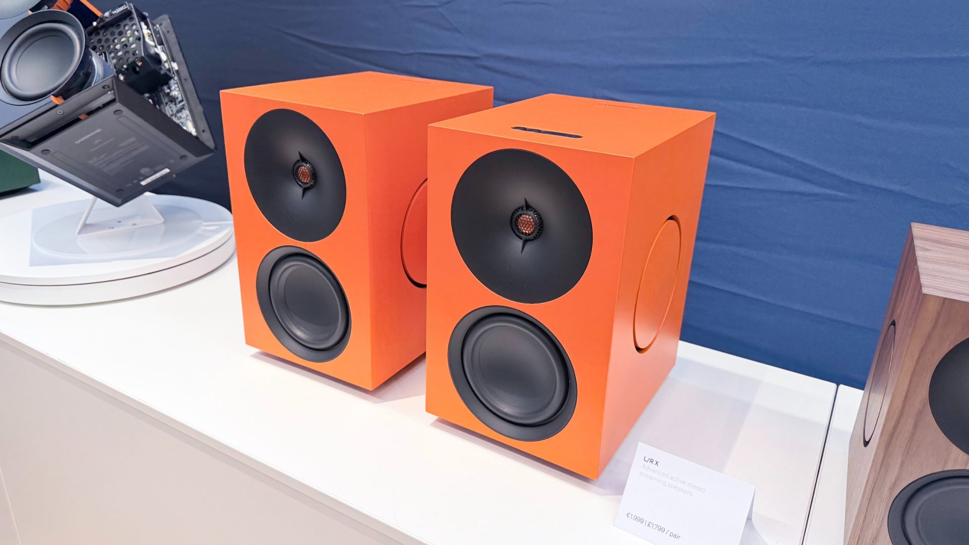Обзор Cambridge Audio L/RX: сможет ли она обойти хиты от KEF? картинка Акустика Cambridge Audio L/RX: первый звук | DGL.RU