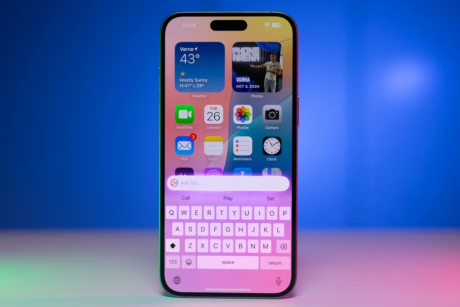 Apple наконец-то прокачает Siri: голосовой помощник получит «мозги» от Google уже в феврале картинка Смартфон iPhone 17 Pro: Siri с мозгами Google | DGL.RU