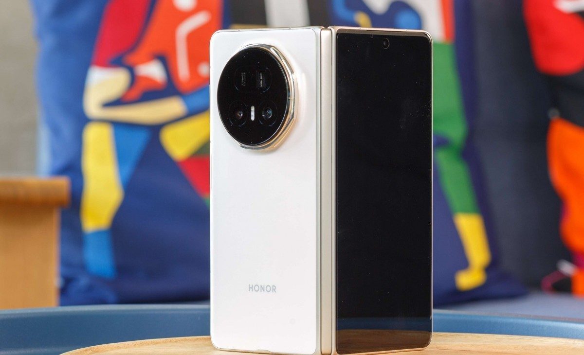 Новый игрок в игре престолов: Honor готовит широкий складной удар по Apple и Samsung