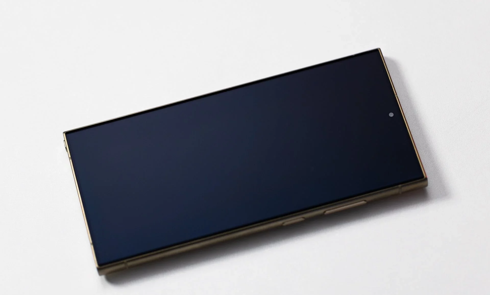 Смартфон iPhone 17: защита Ceramic Shield 2 | DGL.RU