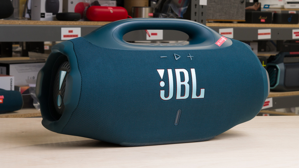 Обзор JBL Boombox 4: мощь и 40 часов музыки без перерыва