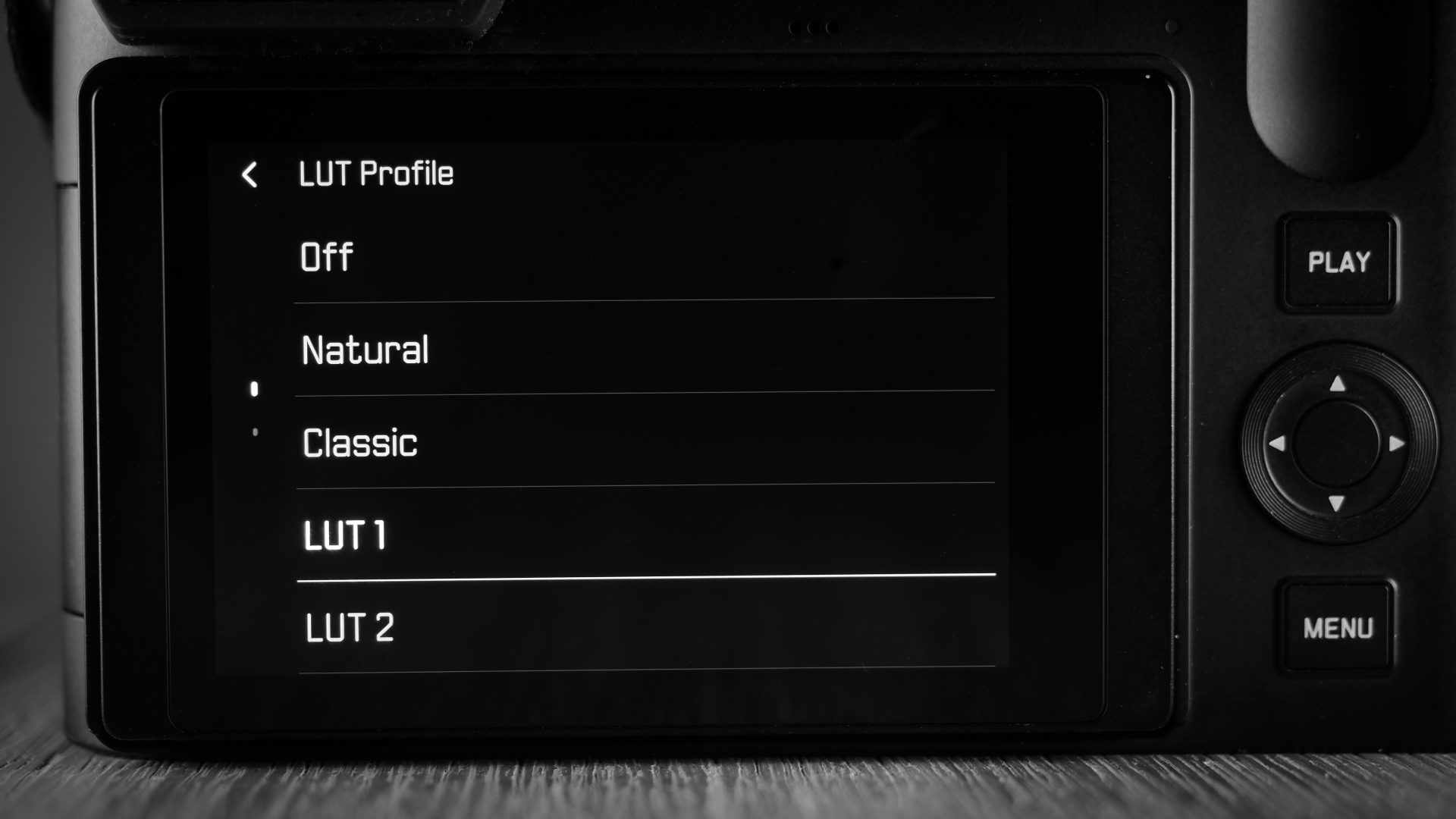 Камера Leica Q3 Monochrom как идеал уличного ЧБ | DGL.RU