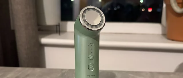 Nanoleaf 6-в-1 Light Therapy Wand Nanoleaf 6-в-1 Light Therapy Wand