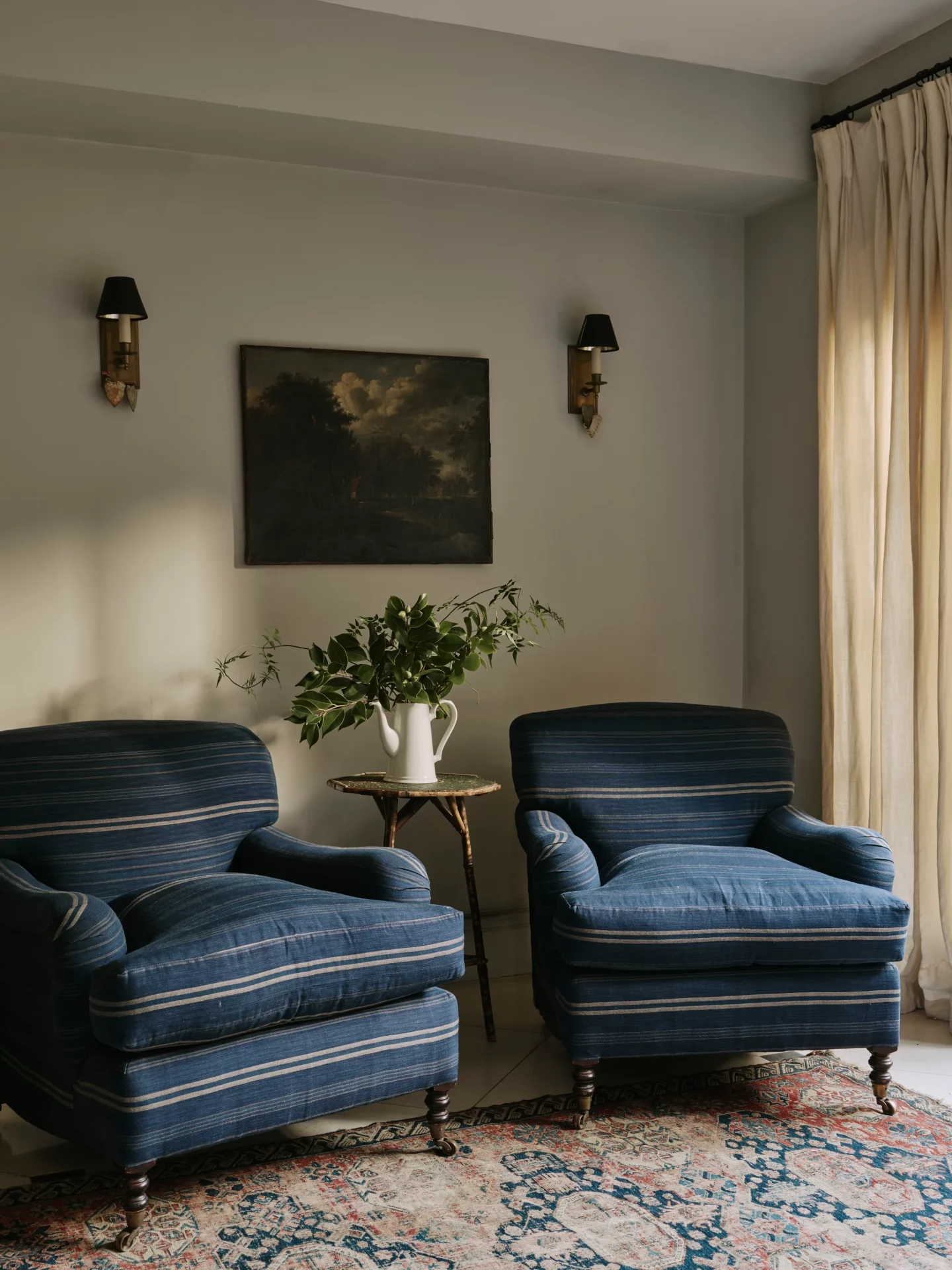 Краска для стен: цветной минимализм дома | DGL.RU