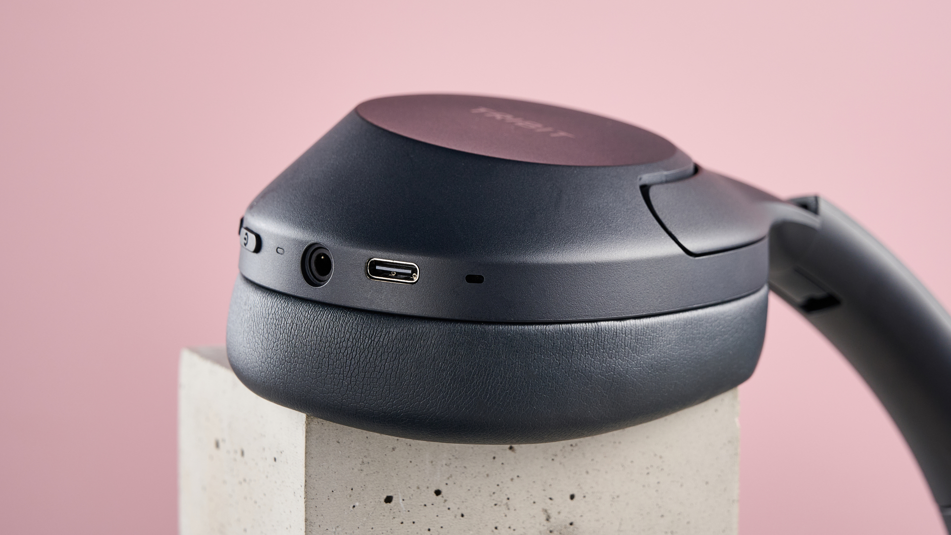 Обзор наушников Tribit QuietPlus 81: 110 часов работы от батареи картинка Наушники Tribit QuietPlus 81 удивляют батареей | DGL.RU