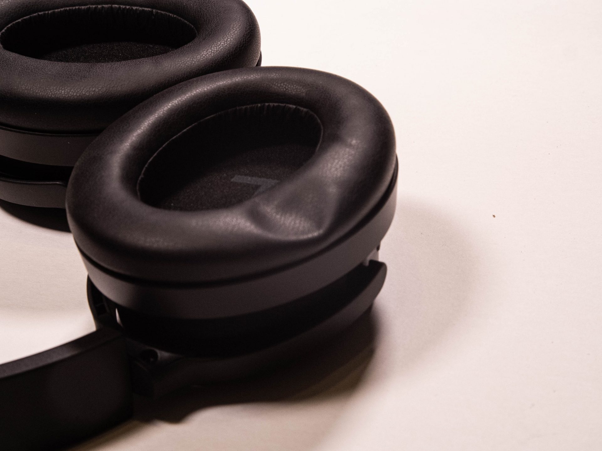 Обзор наушников Урал Молот Н130: премиальный звук и впечатляющая автономность картинка Наушники Урал Молот Н130: 130 часов звука и ANC | DGL.RU