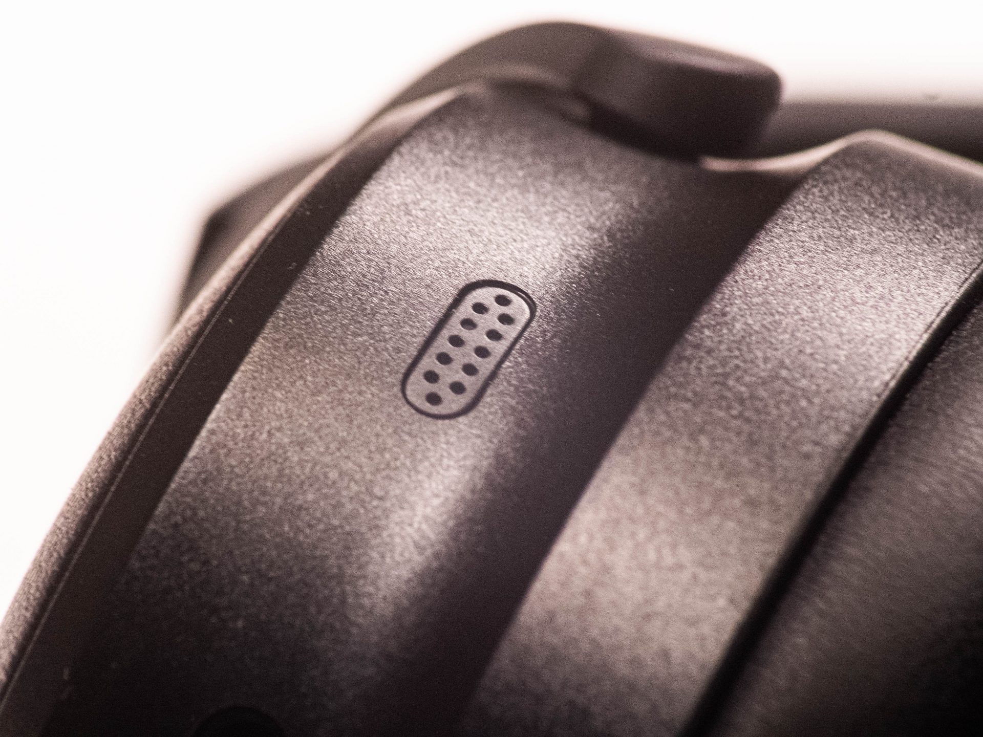 Обзор наушников Урал Молот Н130: премиальный звук и впечатляющая автономность картинка Наушники Урал Молот Н130: 130 часов звука и ANC | DGL.RU