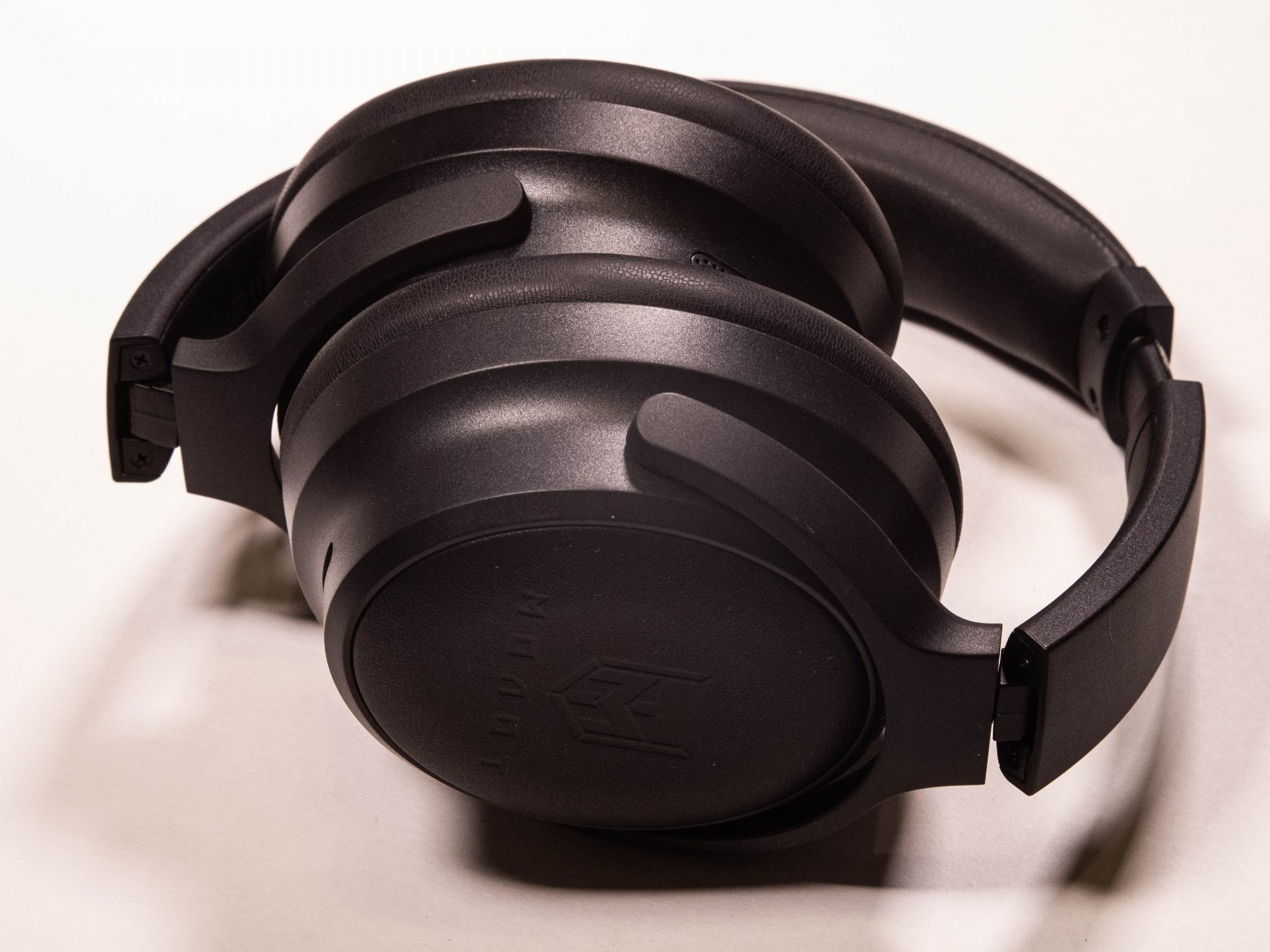 Обзор наушников Урал Молот Н130: премиальный звук и впечатляющая автономность картинка Наушники Урал Молот Н130: 130 часов звука и ANC | DGL.RU