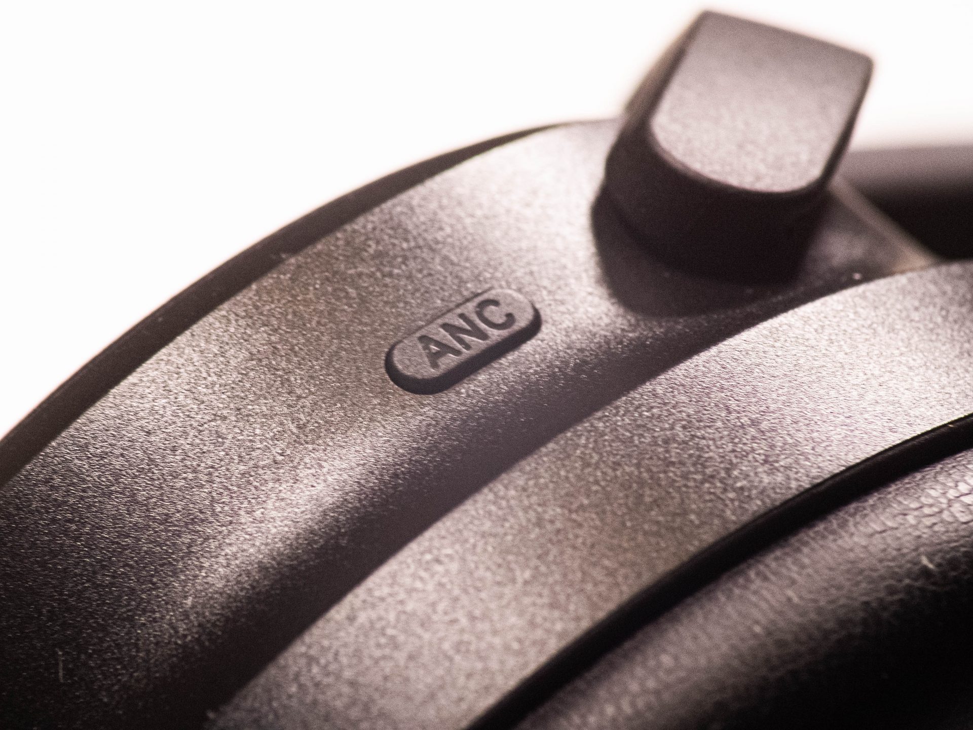 Обзор наушников Урал Молот Н130: премиальный звук и впечатляющая автономность картинка Наушники Урал Молот Н130: 130 часов звука и ANC | DGL.RU