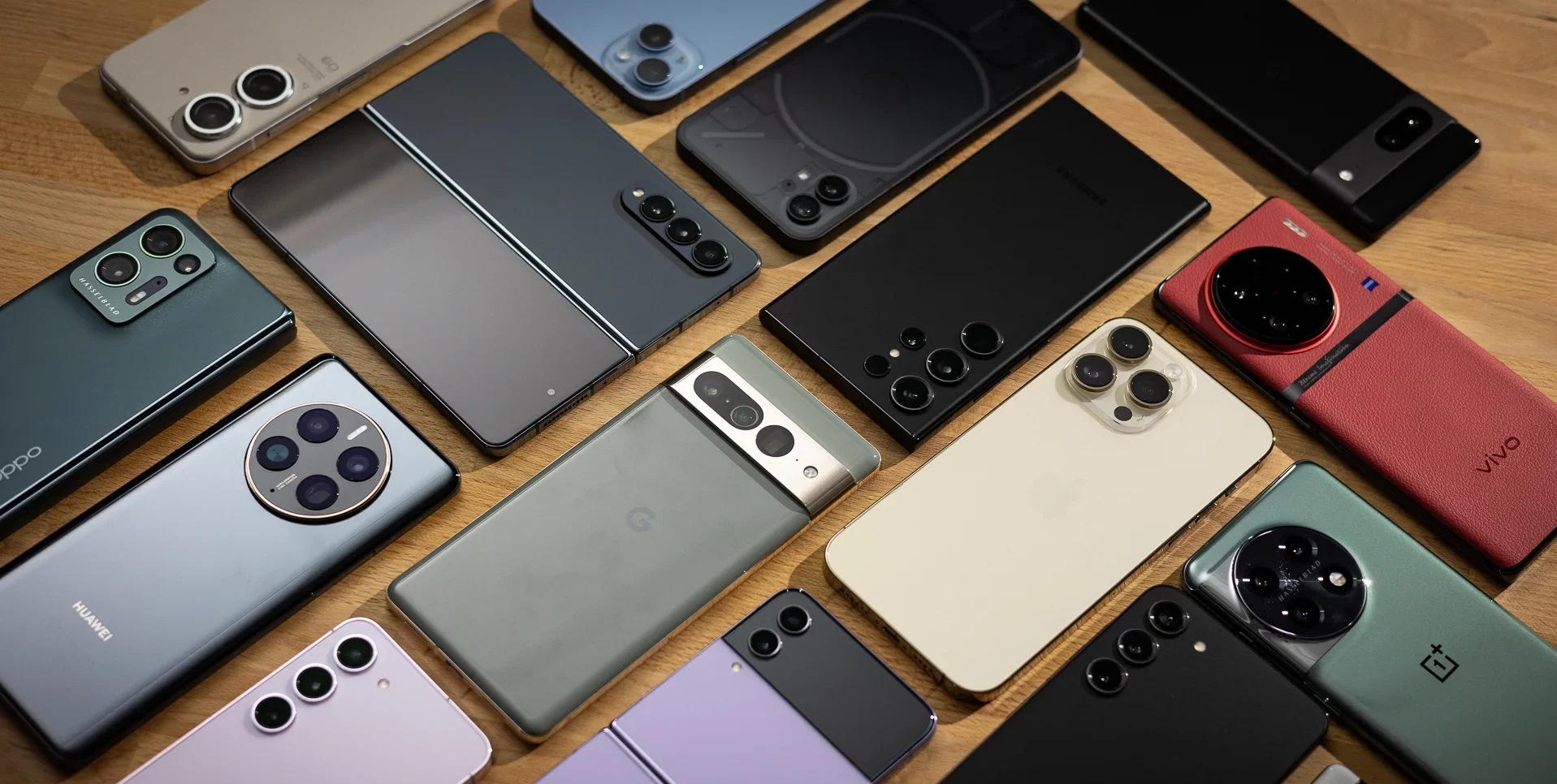 Они снова в цене. Почему в 2026 году все гонятся за прошлым поколением картинка смартфон