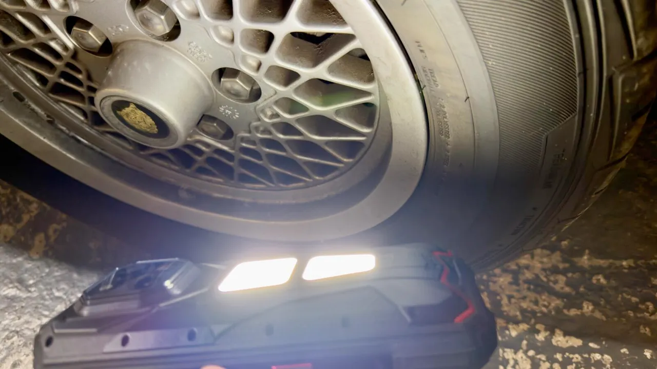 Мой новый фаворит — телефон с проектором. Теперь у меня есть домашний кинотеатр в кармане картинка Doogee V Max Play 5G