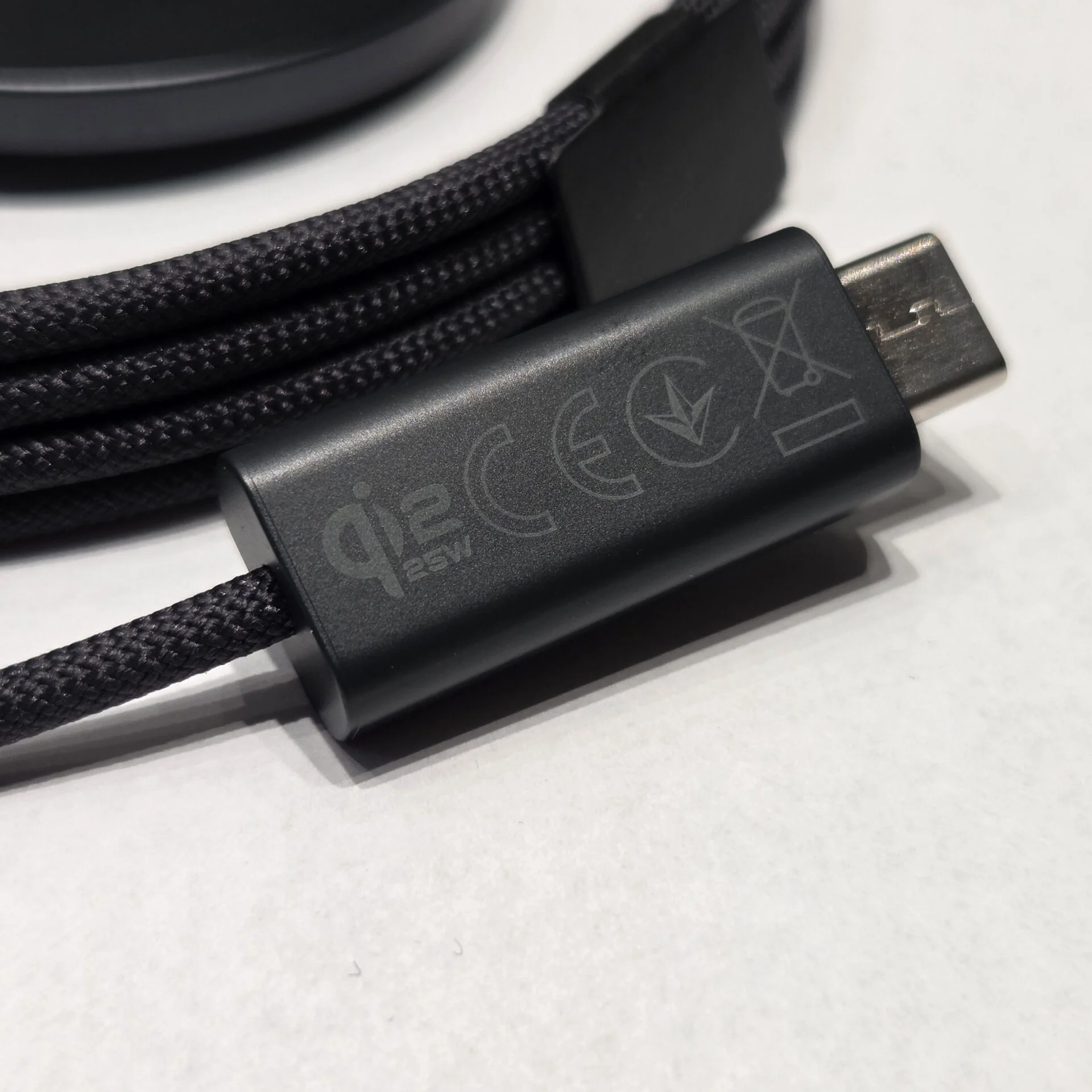 Раскрыты характеристики новой зарядки Samsung: Galaxy S26 станет быстрее, а владельцы S25 могут расходиться картинка Зарядка Samsung Galaxy S26 Ultra: быстрее? | DGL.RU