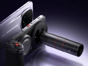 Телеобъектив — новый must-have. Очередной игрок готов вступить в гонку