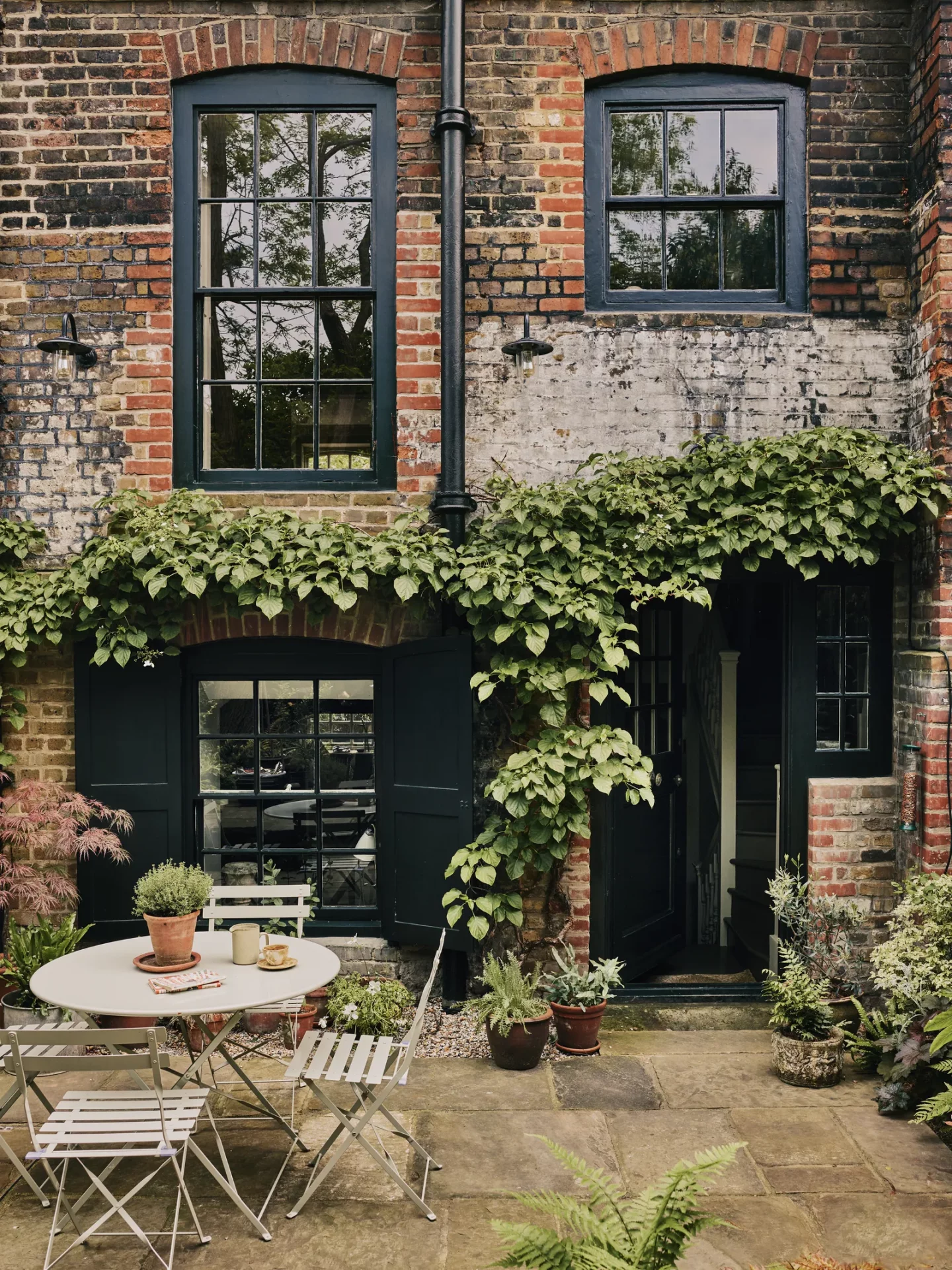 Забудьте про хаос во дворе. Эти идеи превратят его в оазис
