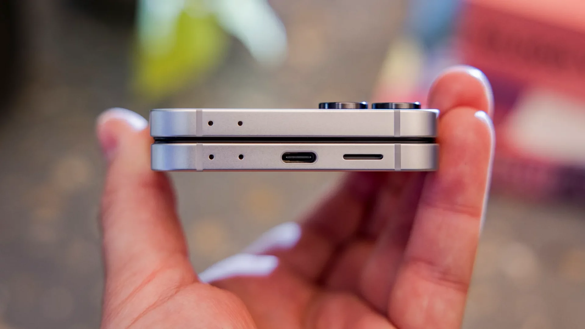 Samsung Galaxy Z Flip 8: все, что известно о главной раскладушке 2026 года картинка Смартфон Galaxy Z Flip 8: станет тоньше и легче? | DGL.RU