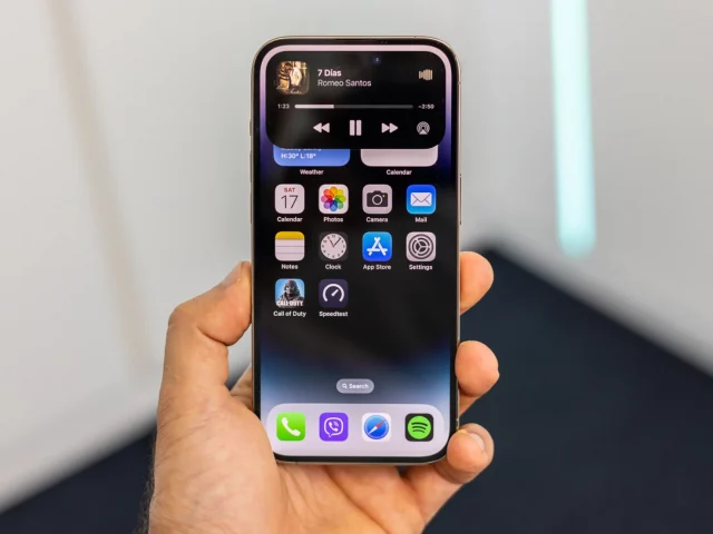 Слухи врали никакого «отверстия» в экране iPhone 18 не будет. Dynamic Island остается, но изменится (2) Смартфон iPhone 18: дизайн экрана и Face ID | DGL.RU