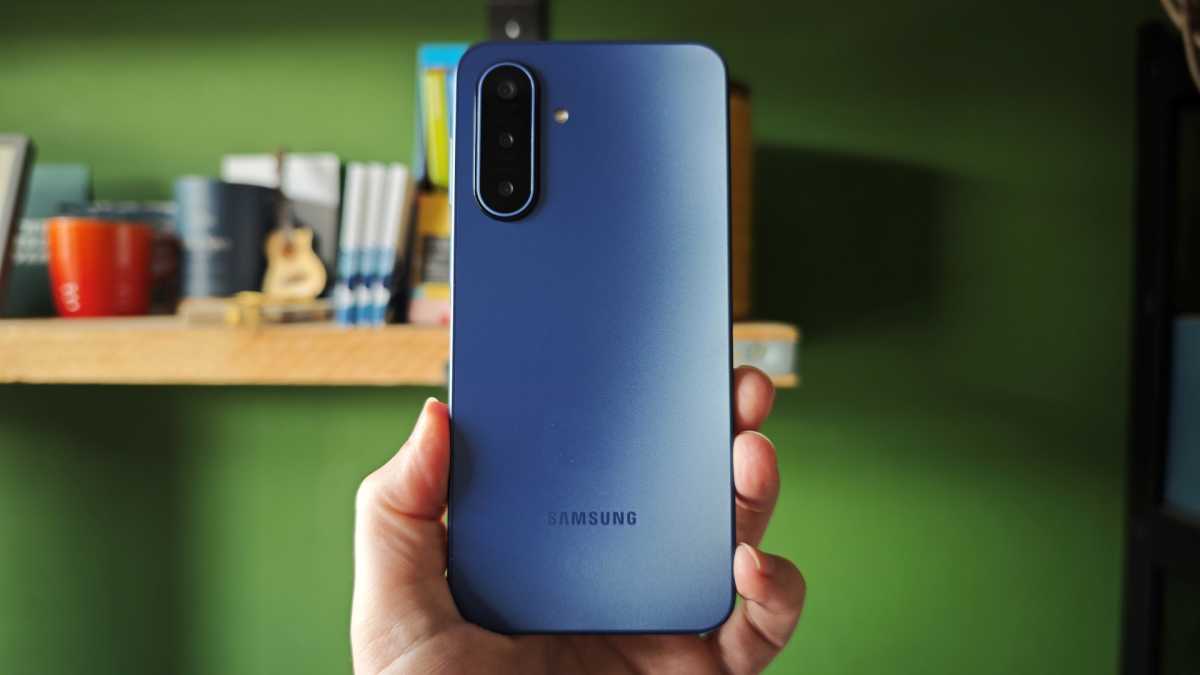 Samsung Galaxy A17 5G против CMF Phone 2 Pro: какой бюджетный смартфон выбрать? картинка Смартфон Galaxy A17 5G против CMF Phone 2 Pro | DGL.RU