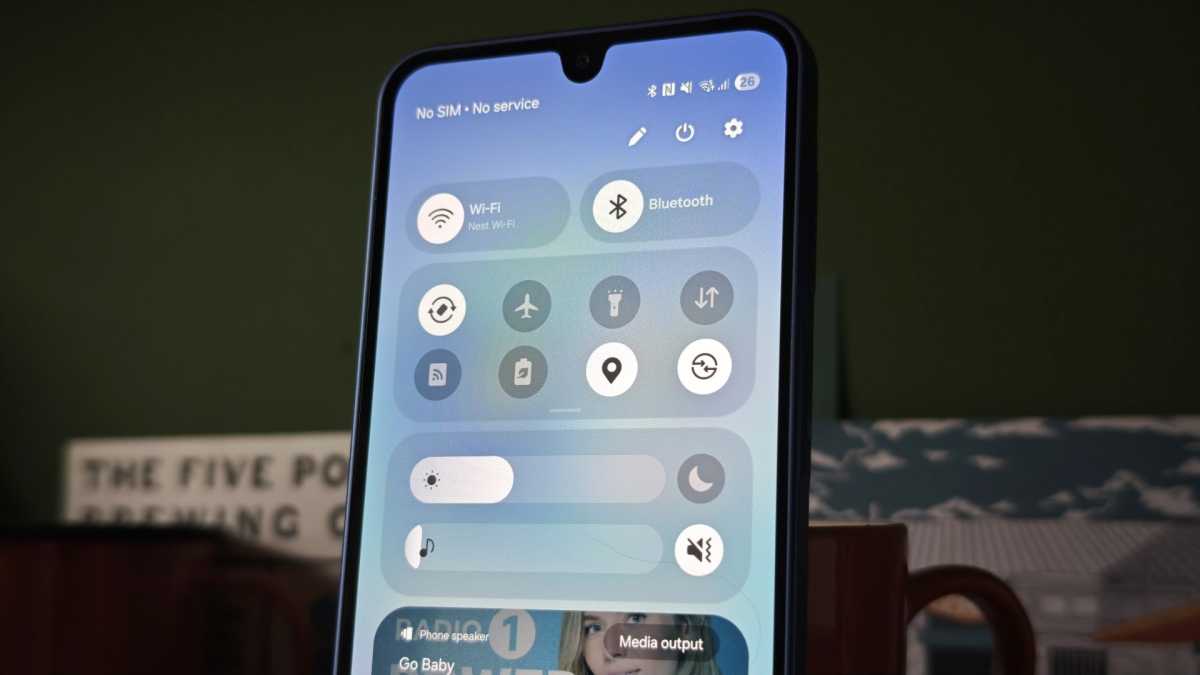 Samsung Galaxy A17 5G против CMF Phone 2 Pro: какой бюджетный смартфон выбрать? картинка Смартфон Galaxy A17 5G против CMF Phone 2 Pro | DGL.RU