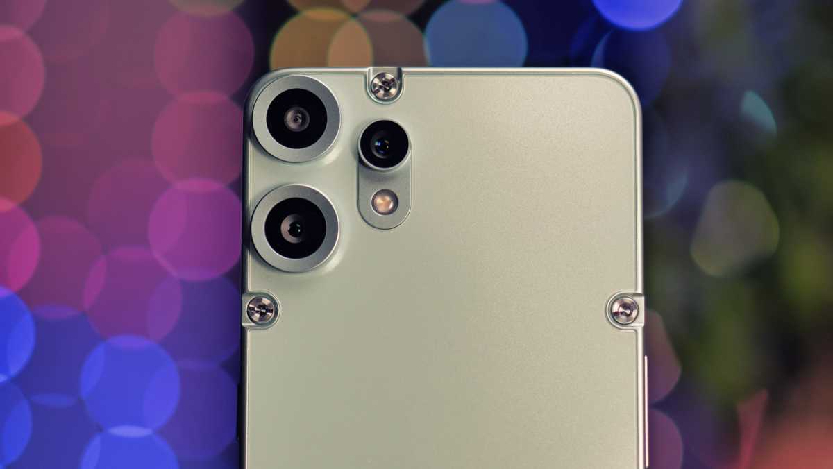 Samsung Galaxy A17 5G против CMF Phone 2 Pro: какой бюджетный смартфон выбрать? картинка Смартфон Galaxy A17 5G против CMF Phone 2 Pro | DGL.RU