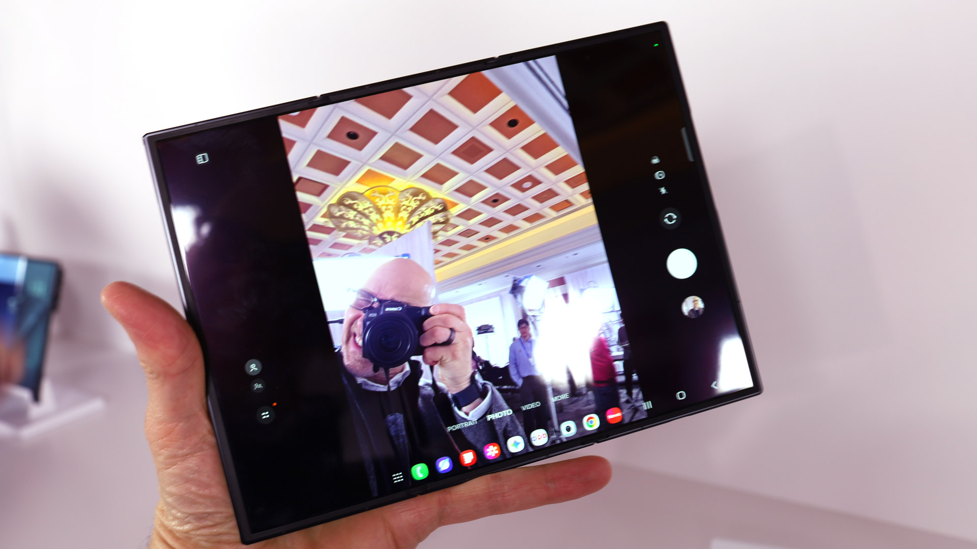 Смартфон Galaxy Z TriFold удивил экраном | DGL.RU