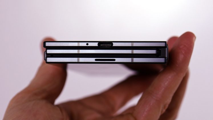 Смартфон Galaxy Z TriFold удивил экраном | DGL.RU