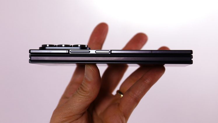 Смартфон Galaxy Z TriFold удивил экраном | DGL.RU