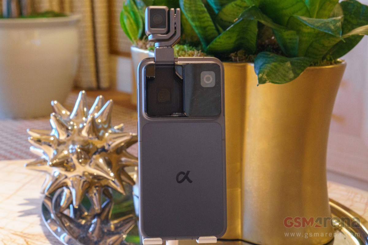 Обзор Honor Robot Phone: необычный смартфон с выдвижным стабилизатором картинка Смартфон Honor Robot Phone удивил камерой | DGL.RU