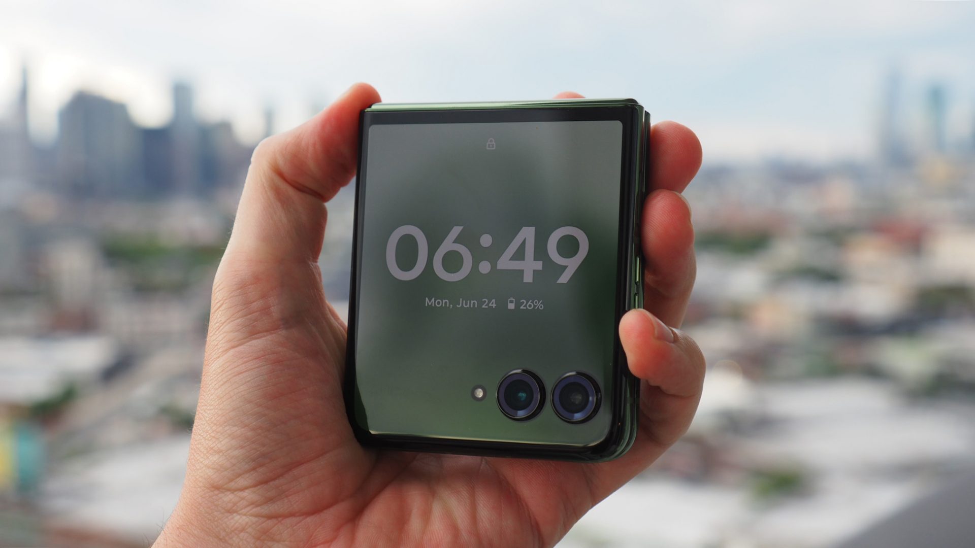 Смартфон Motorola Razr 50 Ultra и топ складных | DGL.RU