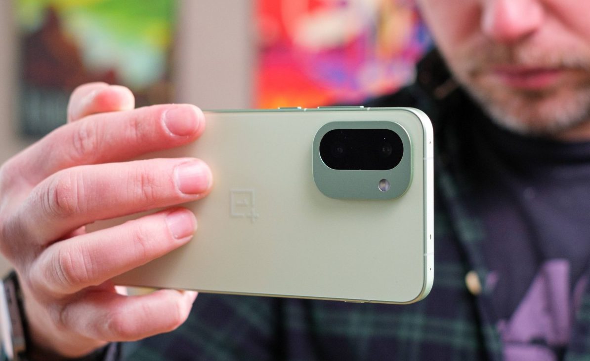 Смартфон OnePlus 15R с батареей 7400 мАч | DGL.RU