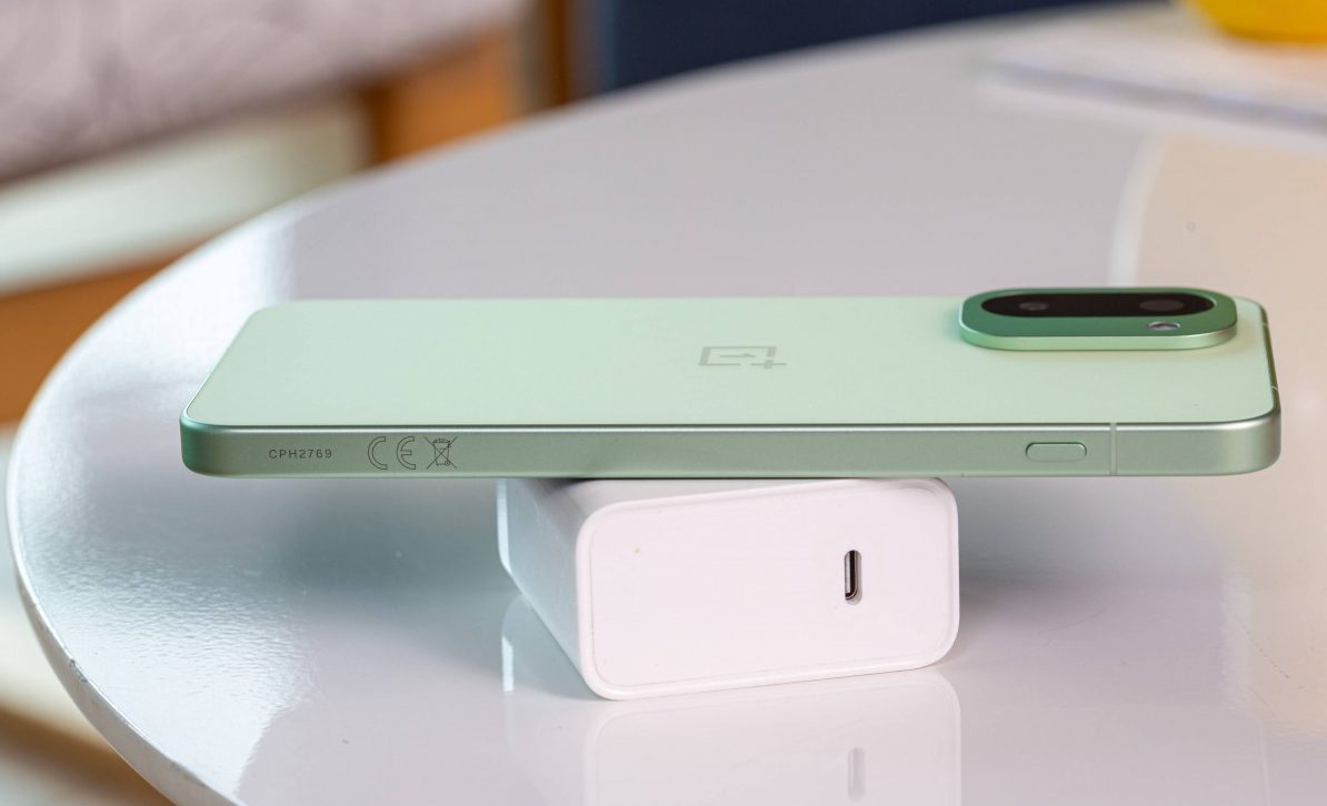 Смартфон OnePlus 15R с батареей 7400 мАч | DGL.RU