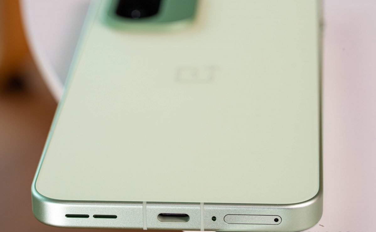 Смартфон OnePlus 15R с батареей 7400 мАч | DGL.RU