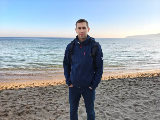 Смартфон OnePlus 15R: выгодный, но без харизмы | DGL.RU