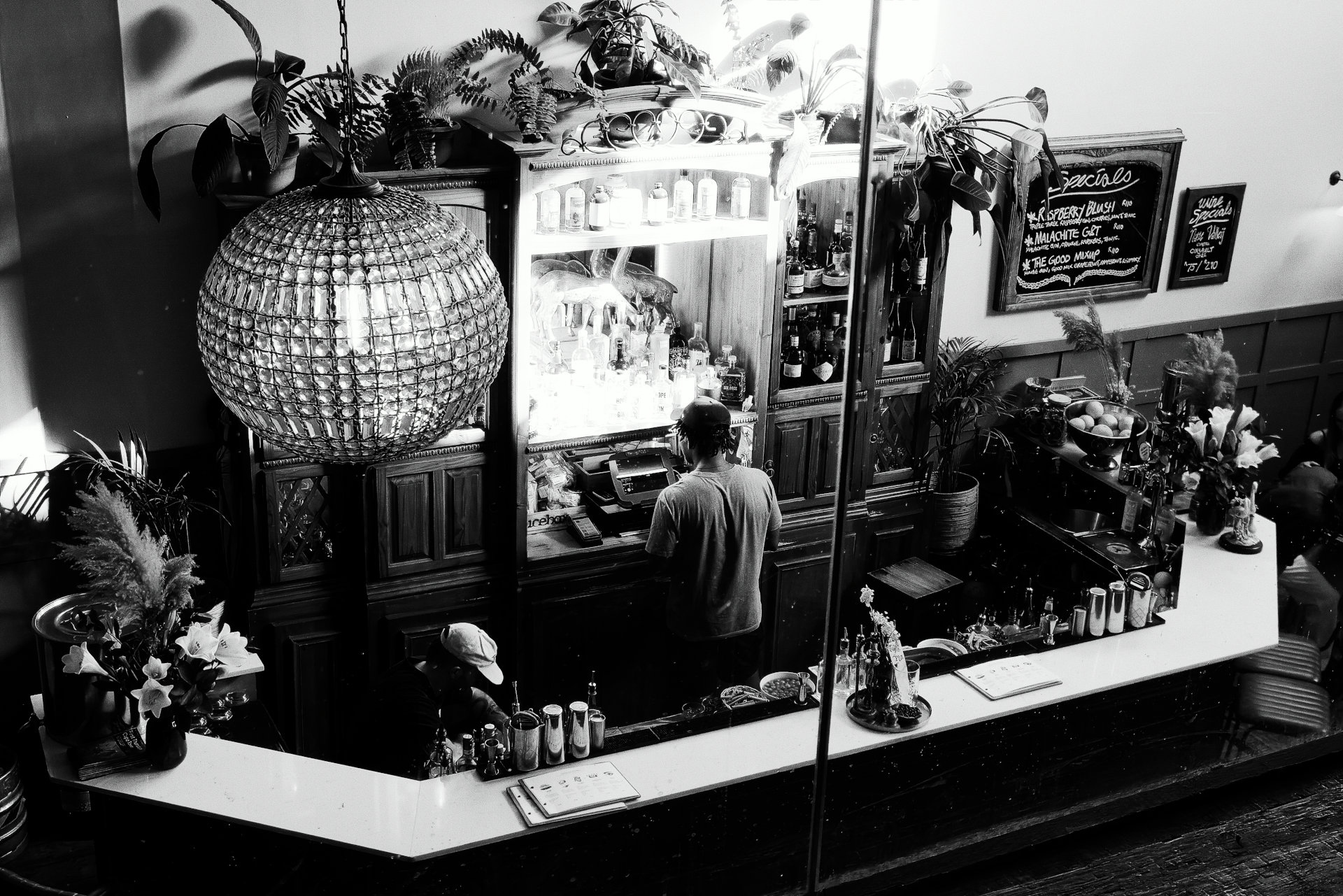 Обзор Realme GT8 Pro — тот самый OnePlus 15, который мы так и не увидели картинка Смартфон Realme GT8 Pro — флагман с зумом | DGL.RU