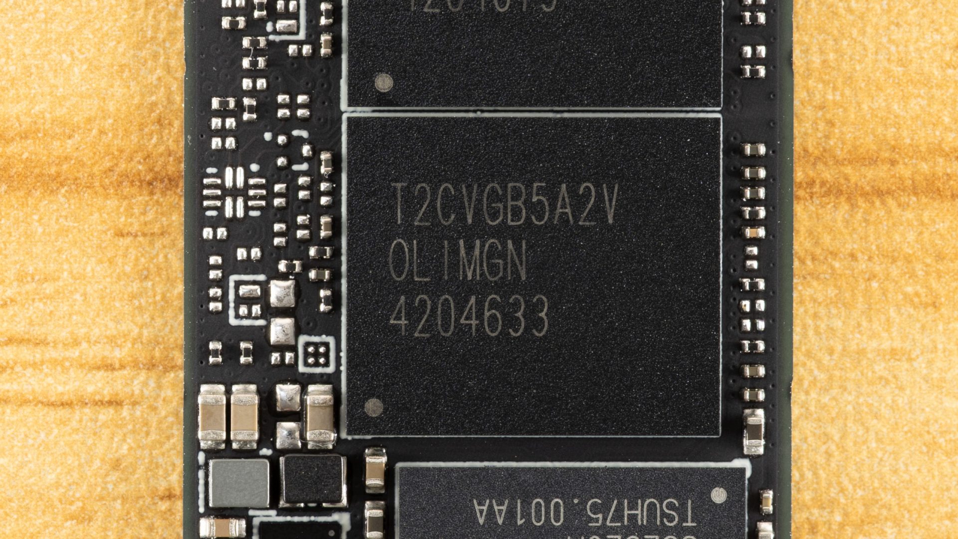 SSD-накопитель Corsair MP700 Micro | DGL.RU