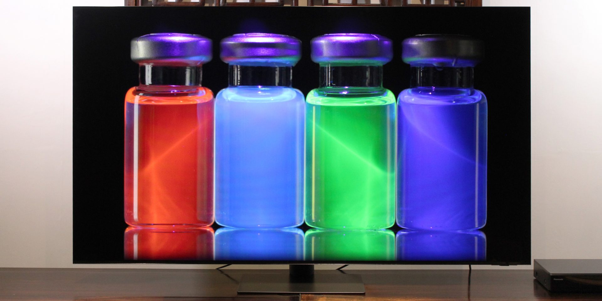 Обзор Samsung QN95D: интеллект и яркость для идеального изображения картинка Телевизор Samsung QN95D Neo QLED с Mini LED | DGL.RU