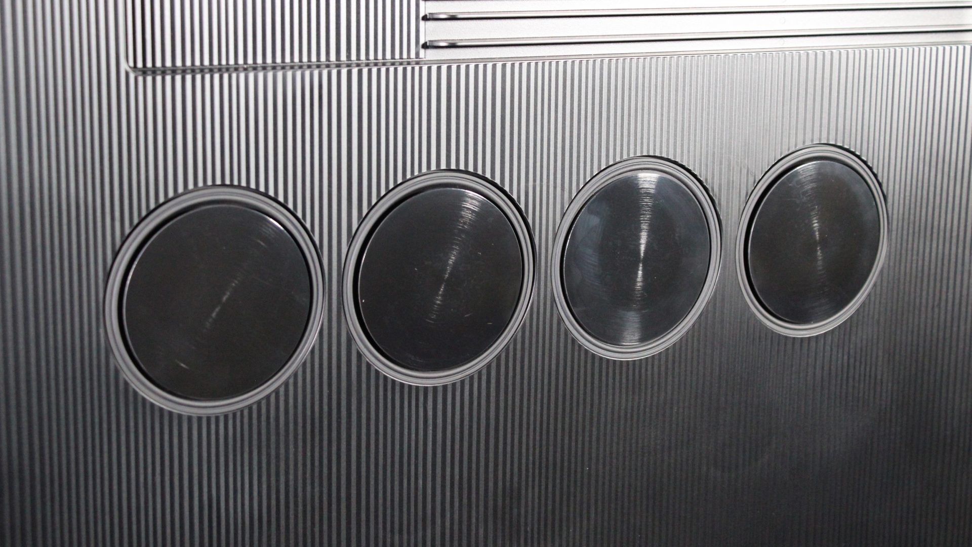 Обзор Samsung QN95D: интеллект и яркость для идеального изображения картинка Телевизор Samsung QN95D Neo QLED с Mini LED | DGL.RU